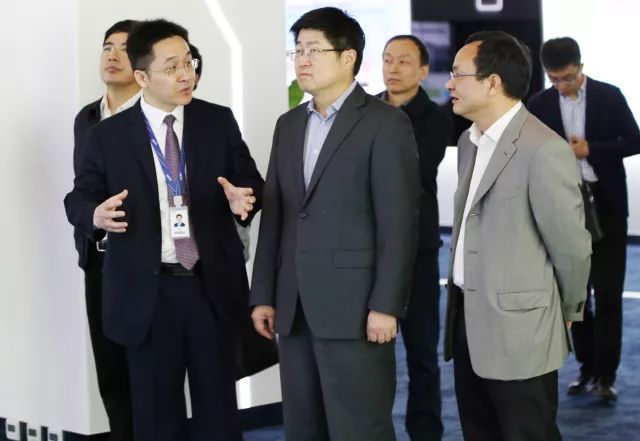 浙江省副省长朱从玖一行莅临新华三杭州总部参观考察