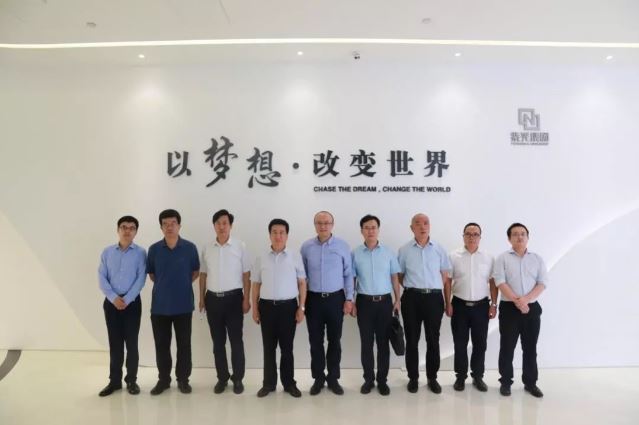 大同市委副书记、市长武宏文（图左四）一行莅临紫光集团考察交流